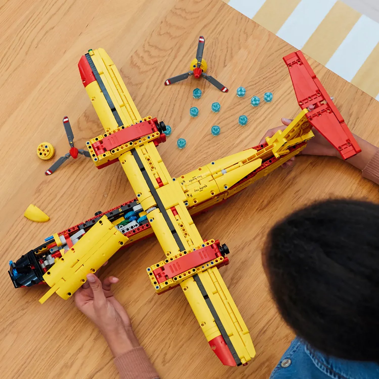 Lego Technic - Avião de Combate ao Fogo