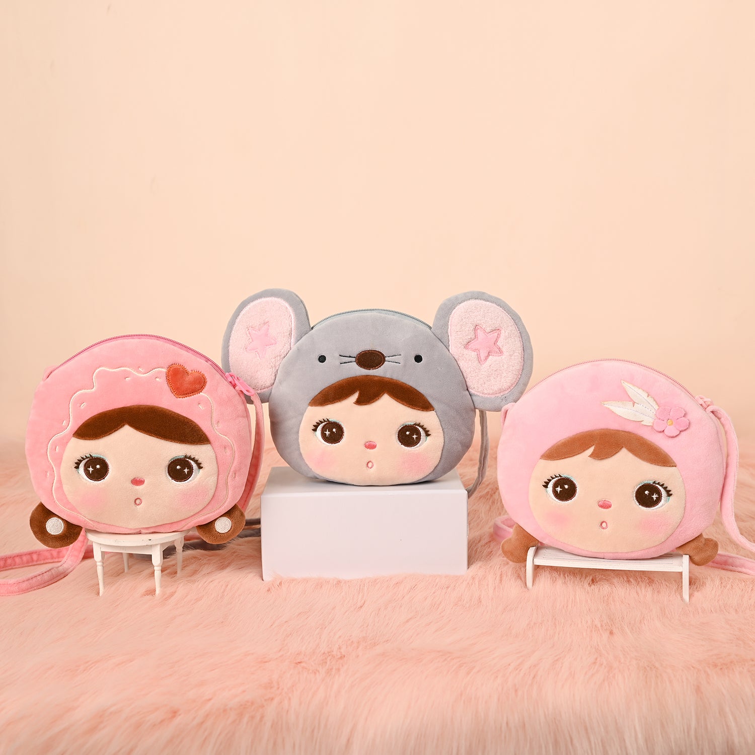 Bolsa Metoo Plush Jimbao Docinho Alça Tiracolo